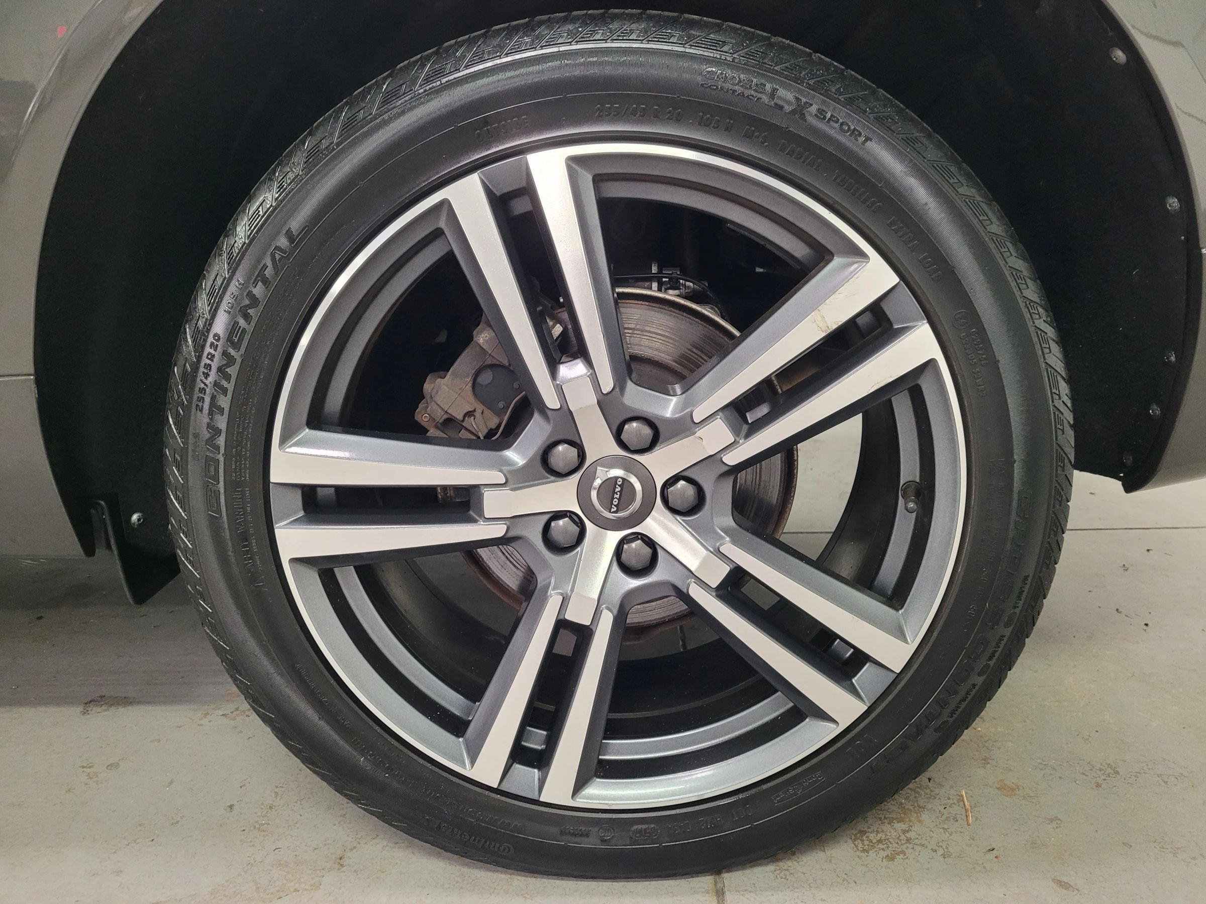 Used 2018 Volvo XC60 T5 Momentum w/ Vision Package AWD/4WD image 13