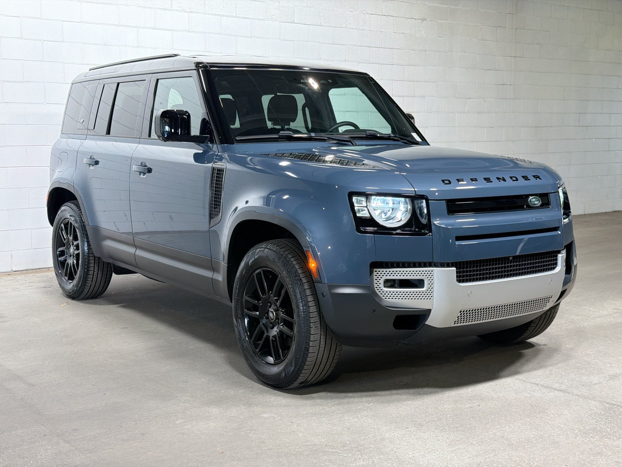 Used 2023 Land Rover Defender 110 S AWD/4WD image 6