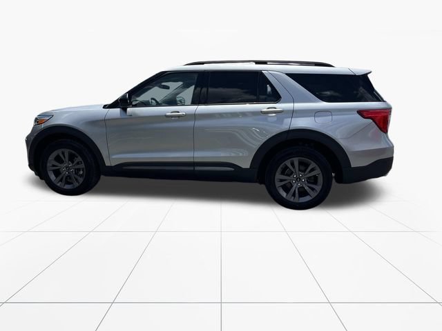 Used 2024 Ford Explorer XLT w/ Equipment Group 202A AWD/4WD image 7