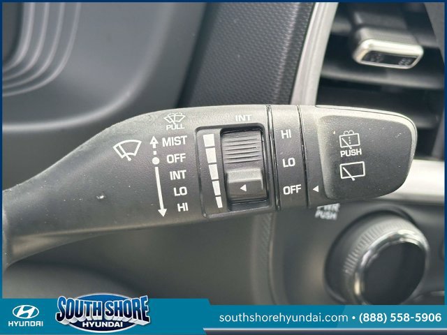 Certified 2025 Hyundai Venue SE FWD image 23