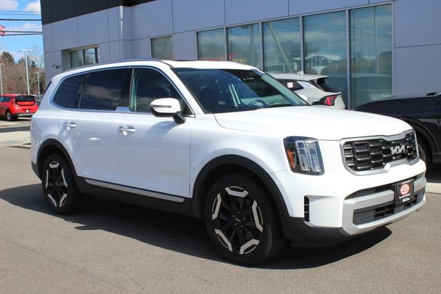 Used 2024 Kia Telluride S w/ S Sunroof Package