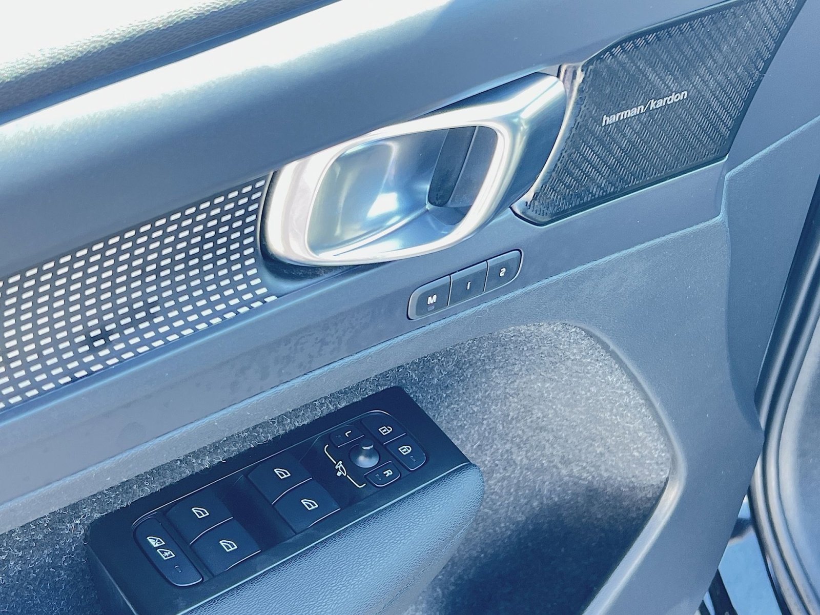 Used 2021 Volvo XC40 P8 Recharge w/ Advanced Package image 15