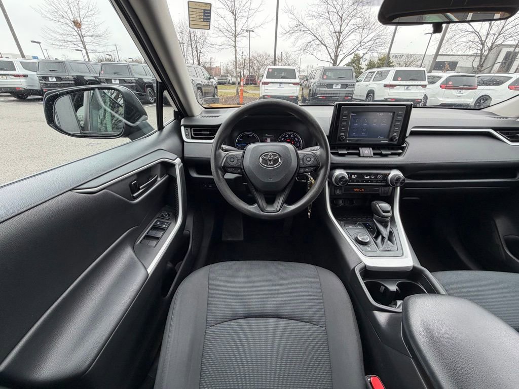 Used 2021 Toyota RAV4 LE image 18