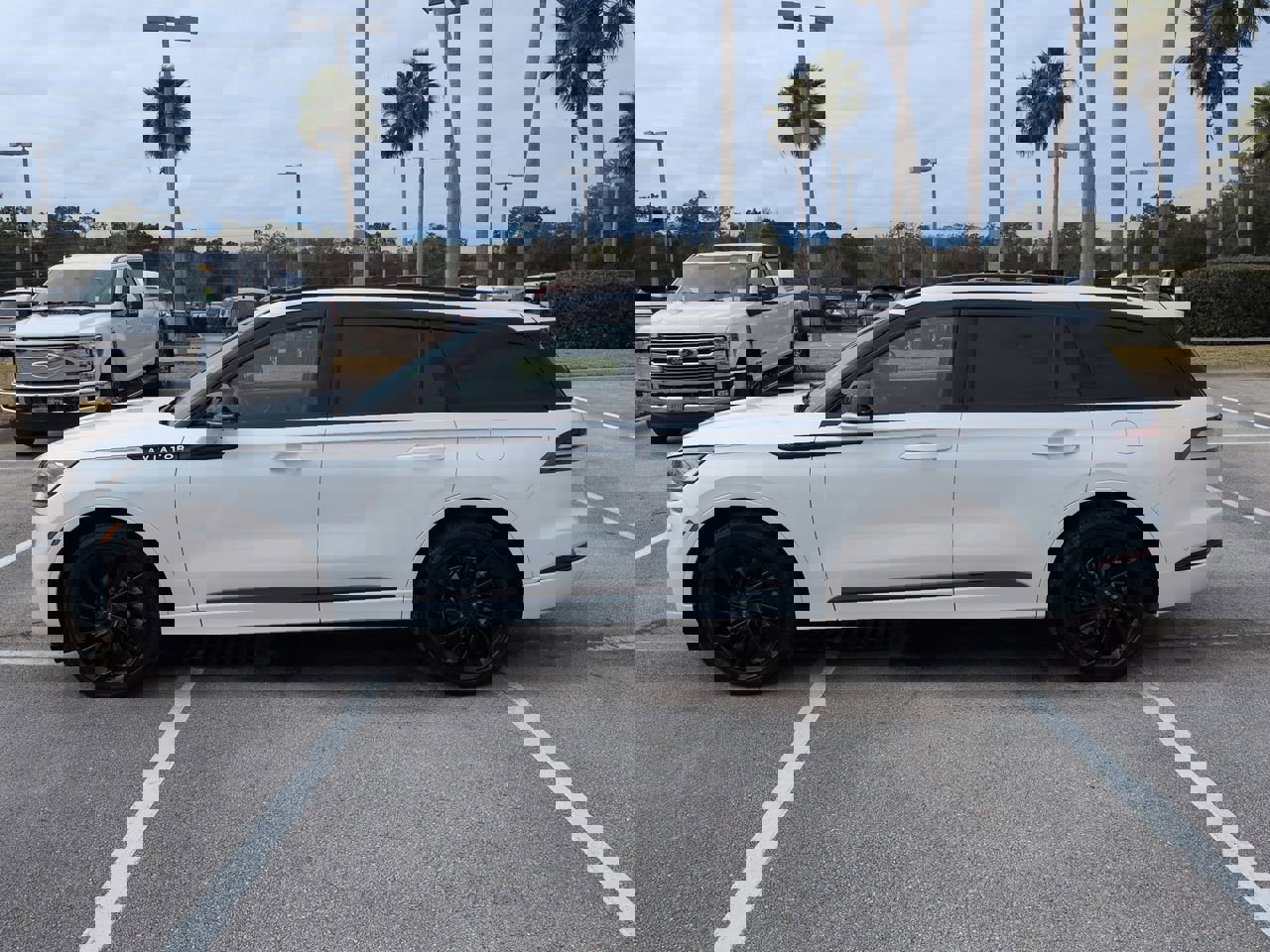 Certified 2024 Lincoln Aviator Reserve w/ Equipment Group 201A image 7