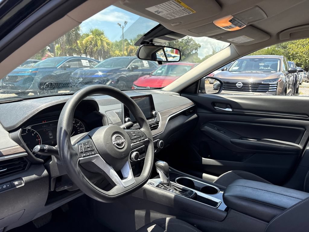 Used 2024 Nissan Altima 2.5 SV FWD image 5