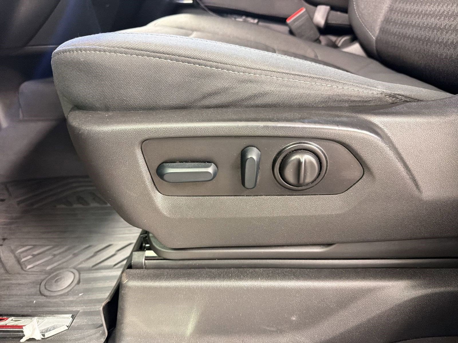 Used 2022 Chevrolet Silverado 1500 LT image 12