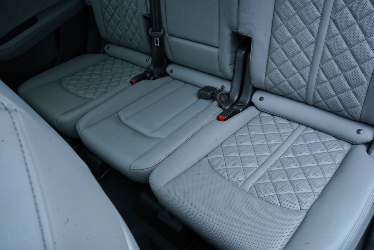 Used 2025 Audi SQ7 Premium Plus AWD/4WD image 44