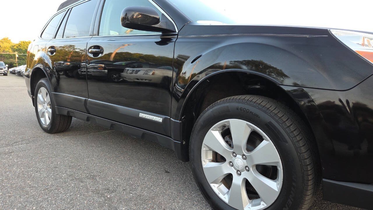 Used 2010 Subaru Outback 2.5i Limited AWD/4WD image 18