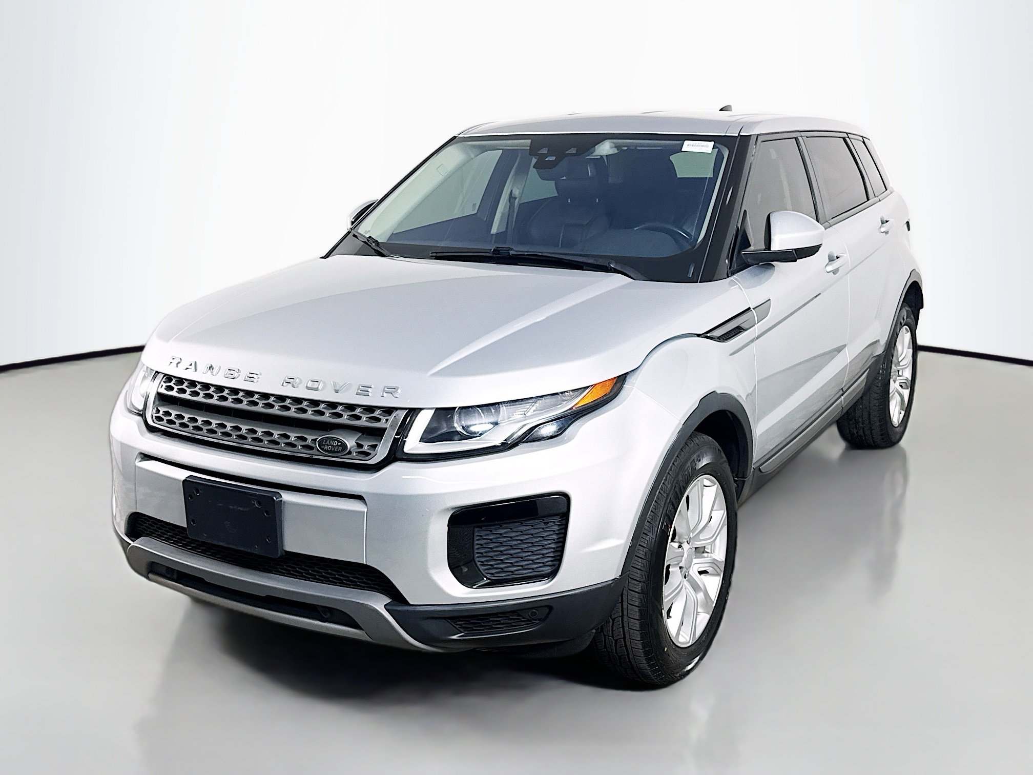 Used 2018 Land Rover Range Rover Evoque SE AWD/4WD image 4
