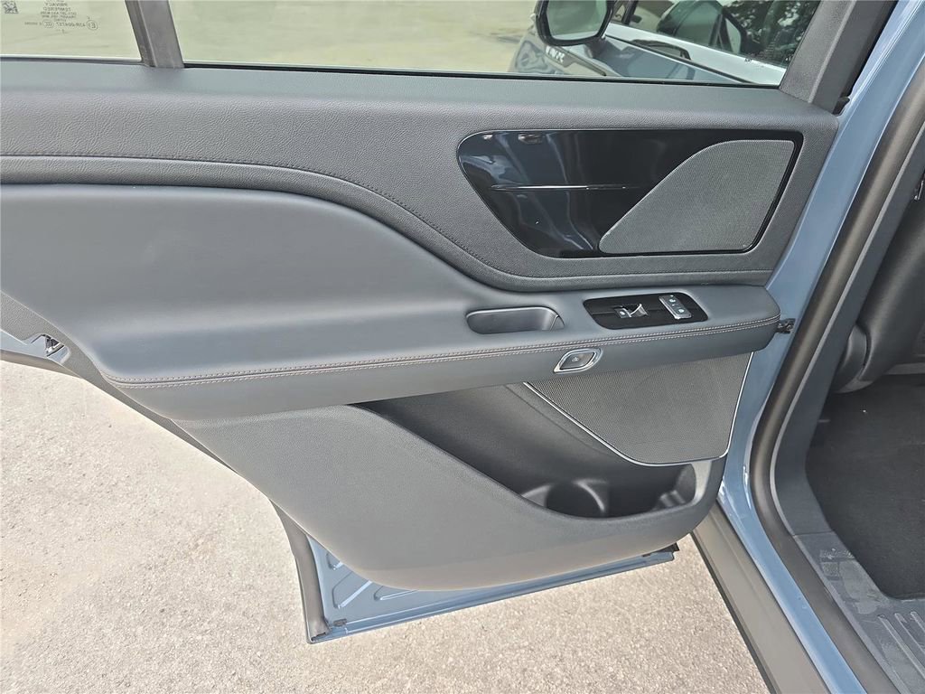 New 2026 Lincoln Aviator AWD image 10