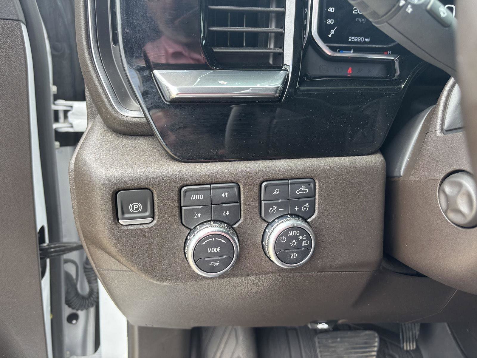 Used 2024 GMC Sierra 1500 SLT AWD/4WD image 17
