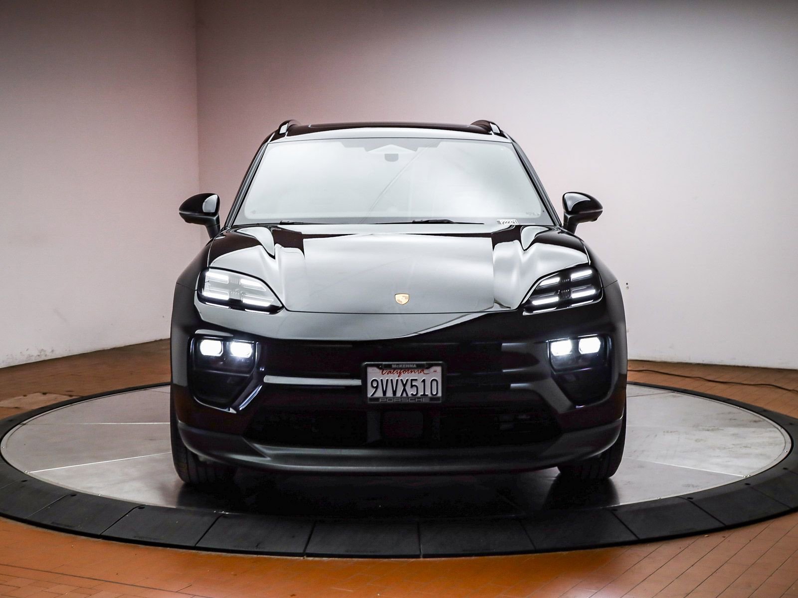Certified 2025 Porsche Macan 4S Electric AWD/4WD image 28