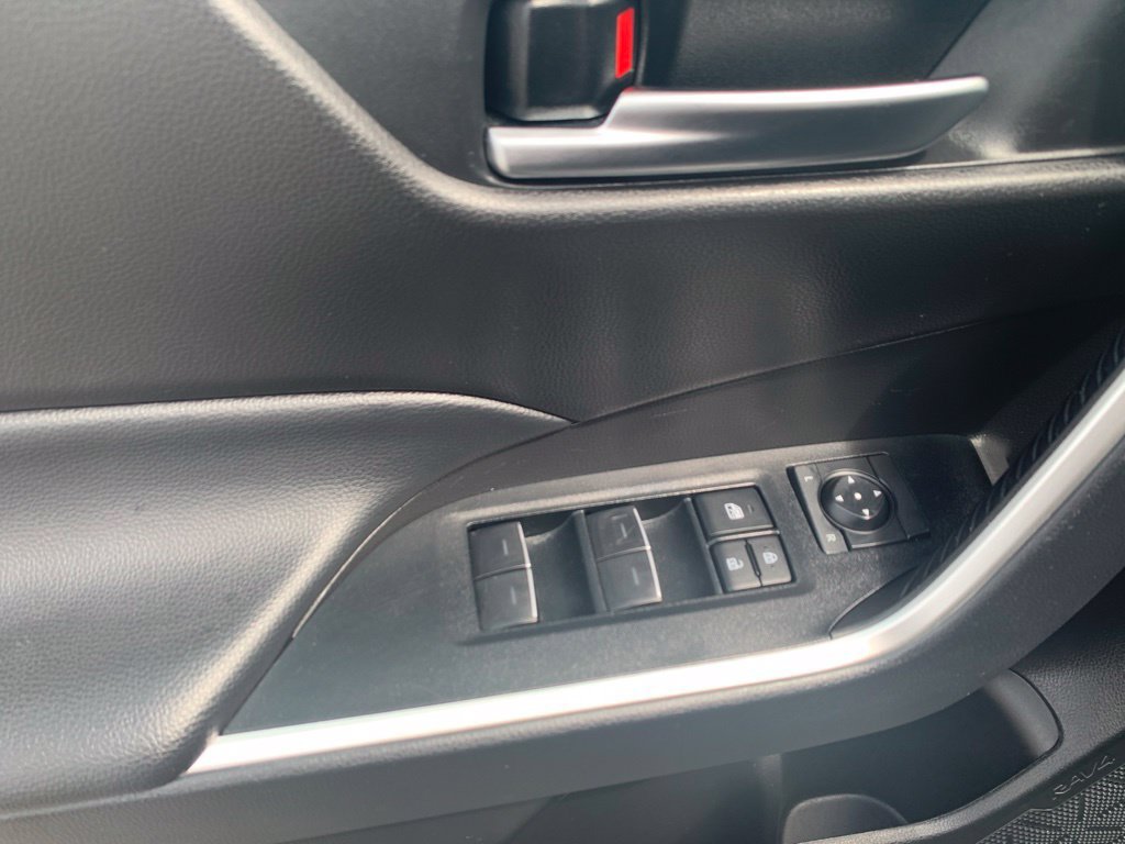 Used 2025 Toyota RAV4 XLE AWD/4WD image 16
