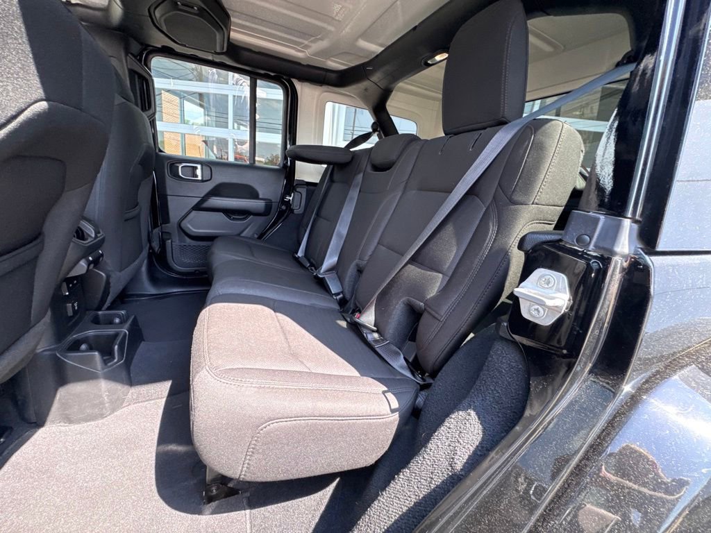 Used 2023 Jeep Wrangler Unlimited Sahara AWD/4WD image 21