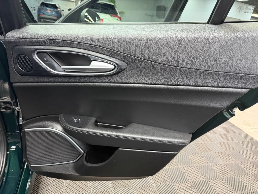 Used 2020 Alfa Romeo Giulia RWD image 47