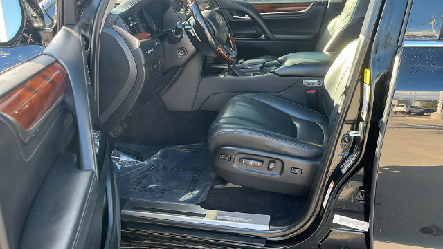 Used 2017 Lexus LX 570 4WD w/ Luxury Package image 19