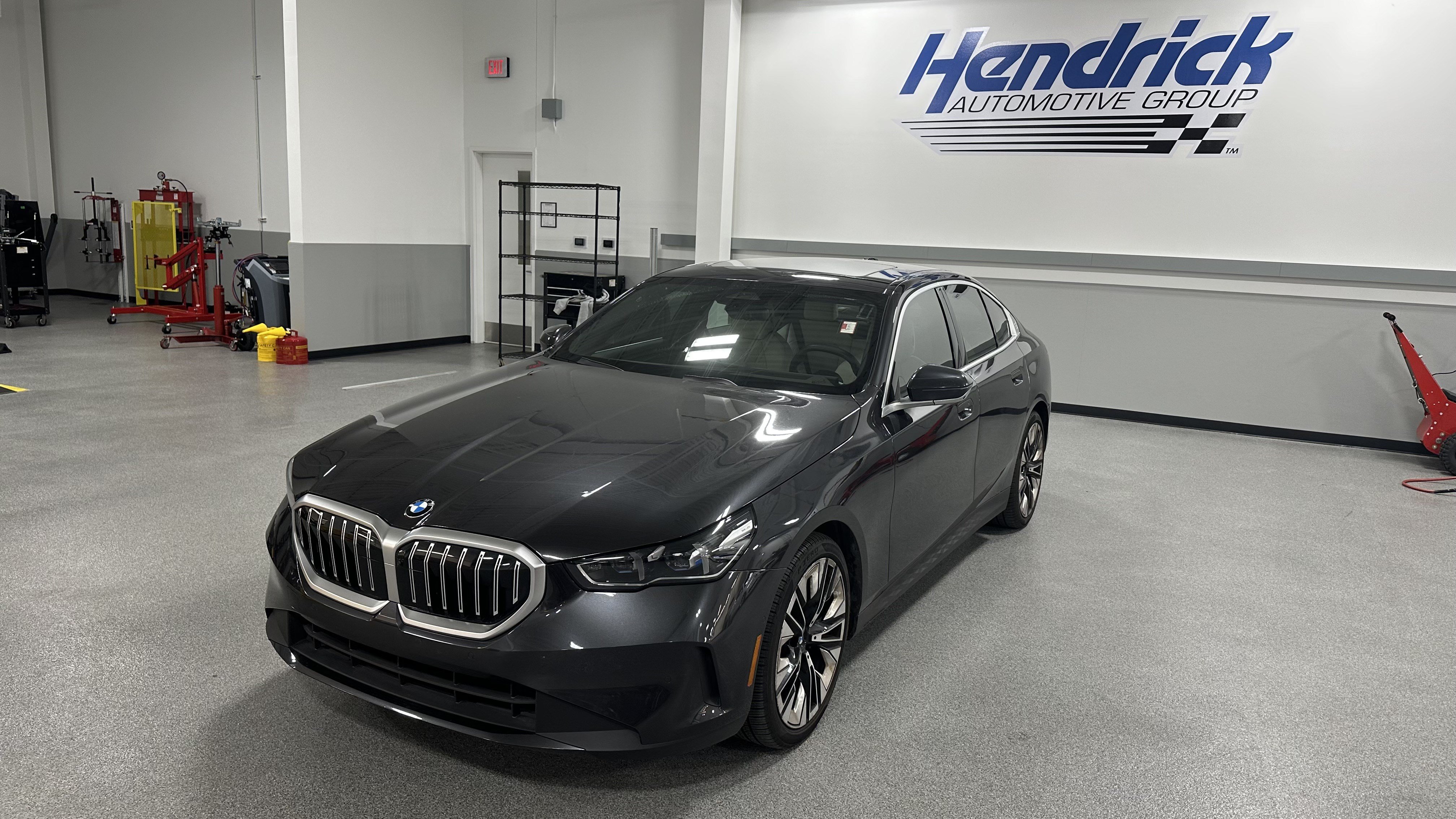 Certified 2024 BMW 530i xDrive w/ Premium Package AWD/4WD image 6
