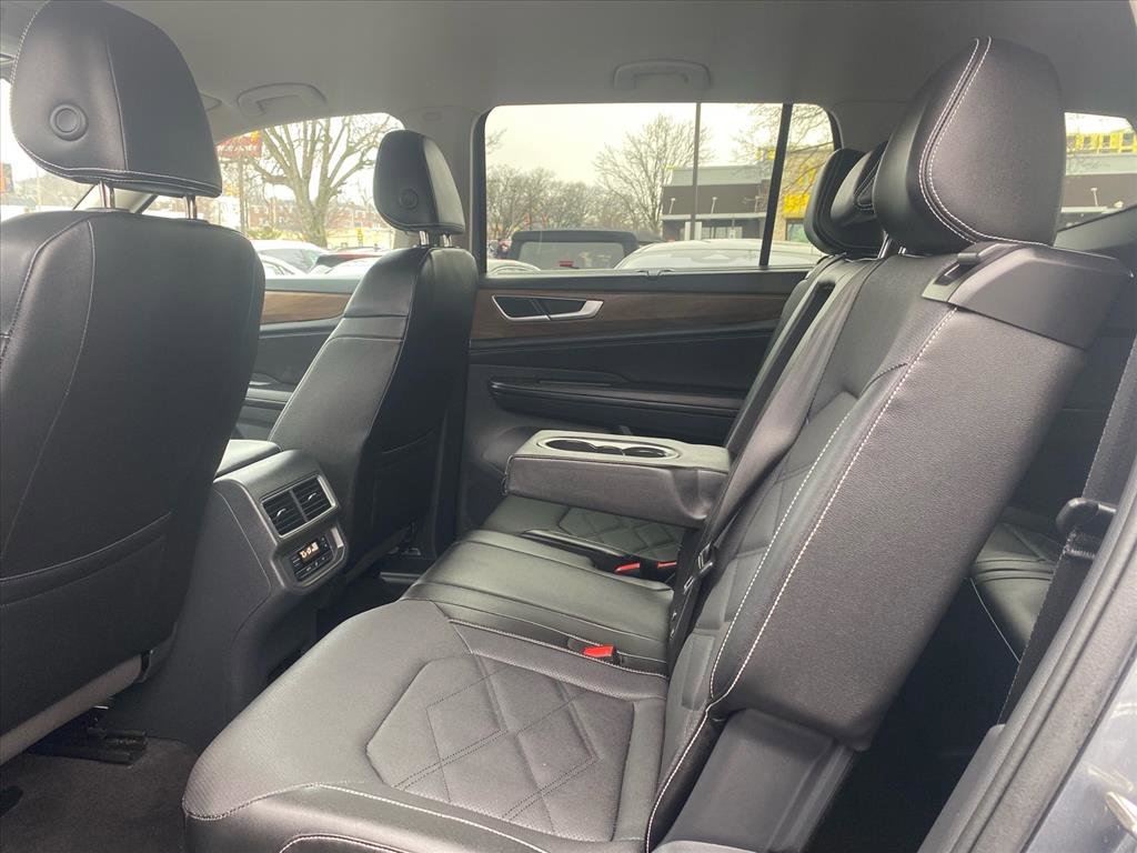 Certified 2024 Volkswagen Atlas SE image 18
