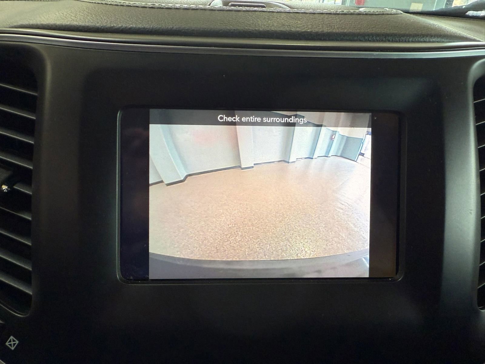 Used 2019 Jeep Cherokee Latitude Plus w/ Comfort/Convenience Group image 17