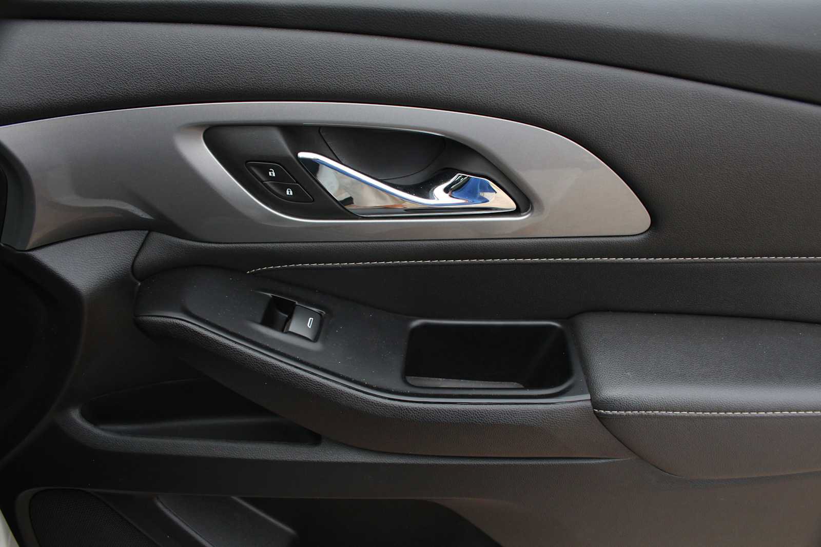 Used 2023 Chevrolet Traverse LT FWD image 17
