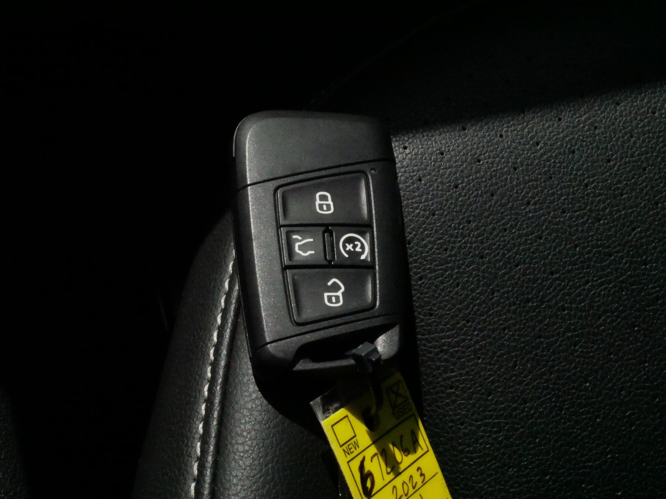 Certified 2023 Volkswagen Tiguan SE R-Line AWD/4WD image 30