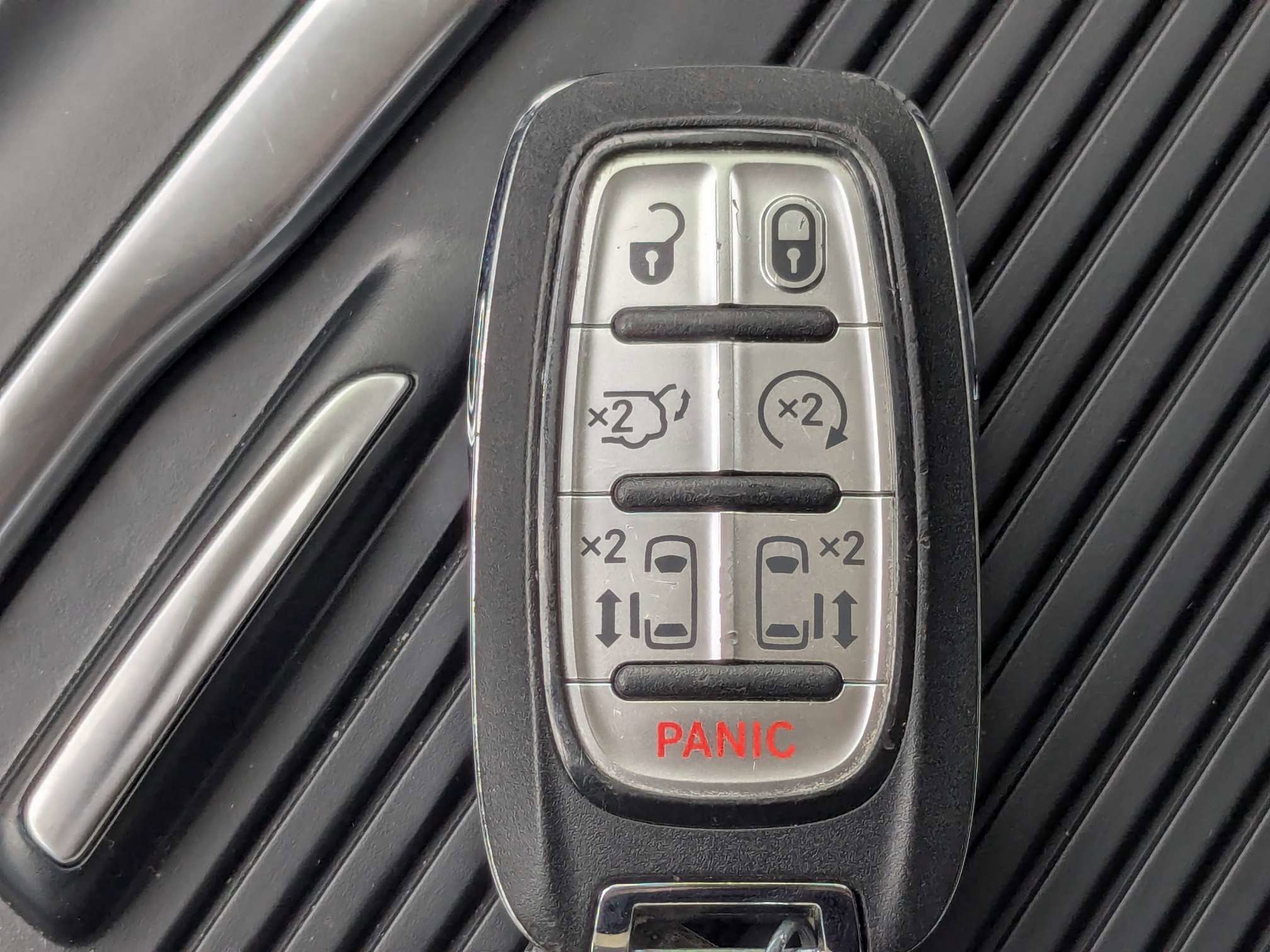 Used 2024 Chrysler Pacifica Touring-L FWD image 37