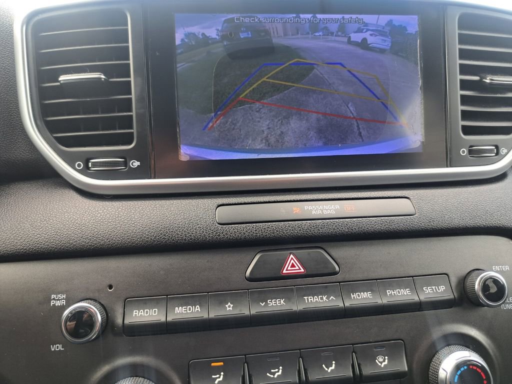 Used 2020 Kia Sportage LX image 11