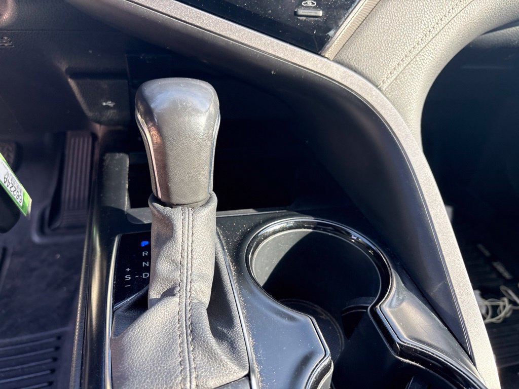 Used 2020 Toyota Camry SE FWD image 17