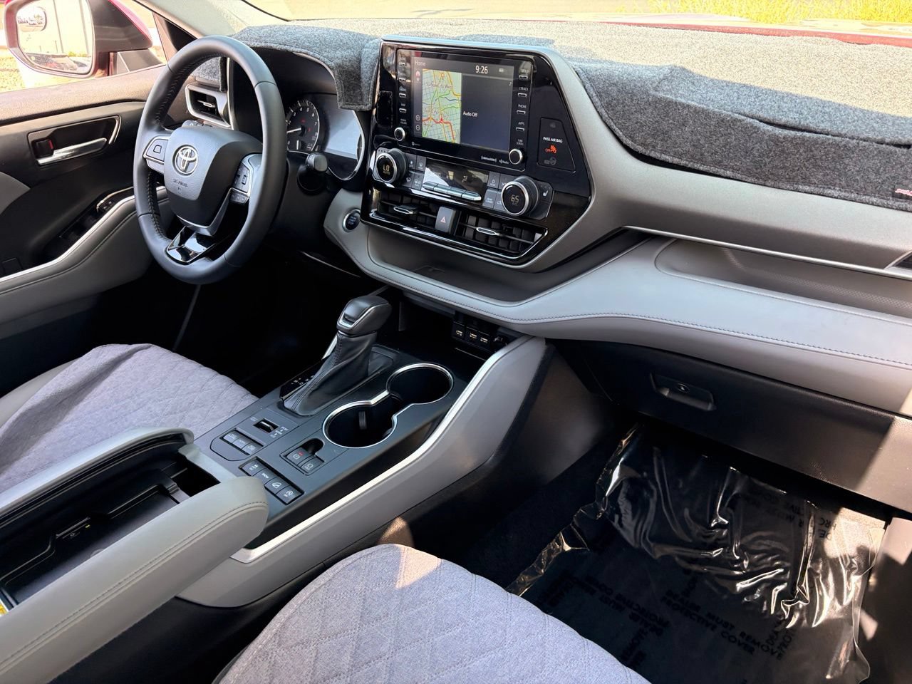 Used 2021 Toyota Highlander XLE AWD/4WD image 9