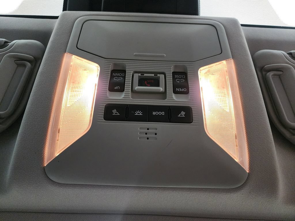 Used 2020 Toyota RAV4 XLE Premium AWD/4WD image 23