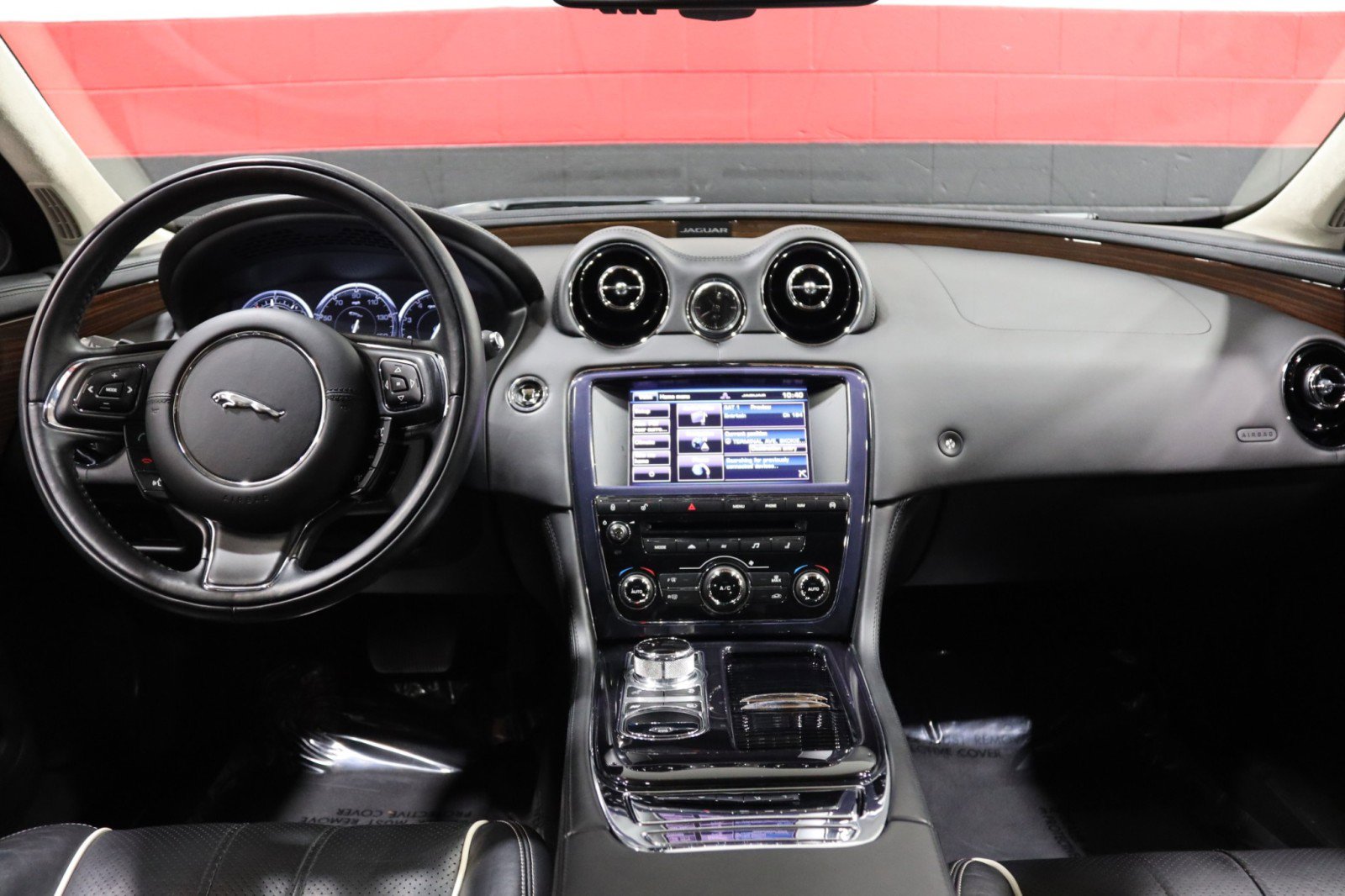 Used 2014 Jaguar XJ L Portfolio image 48