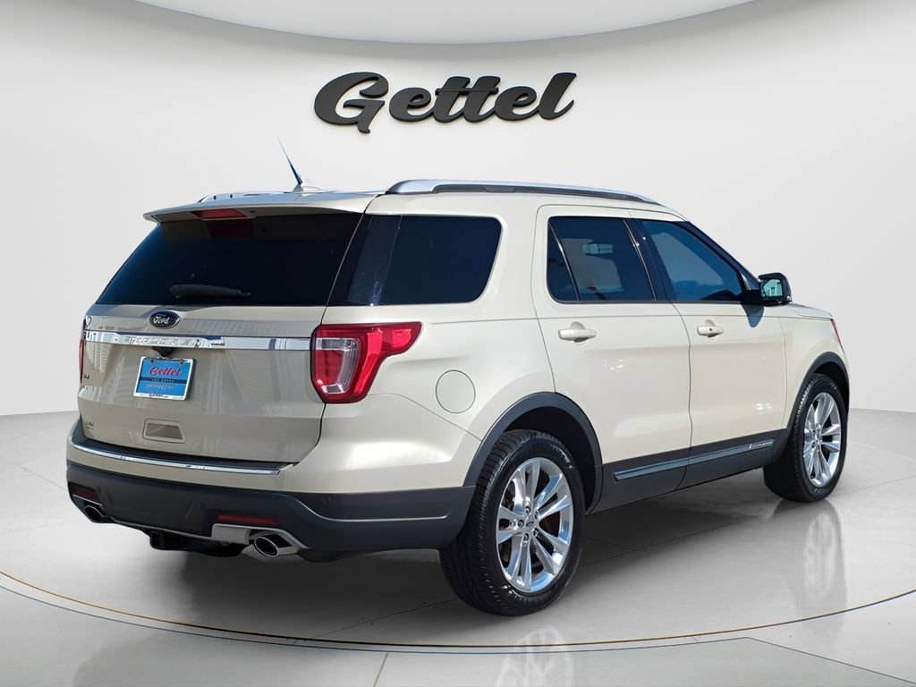 Used 2018 Ford Explorer XLT w/ Equipment Group 202A image 5