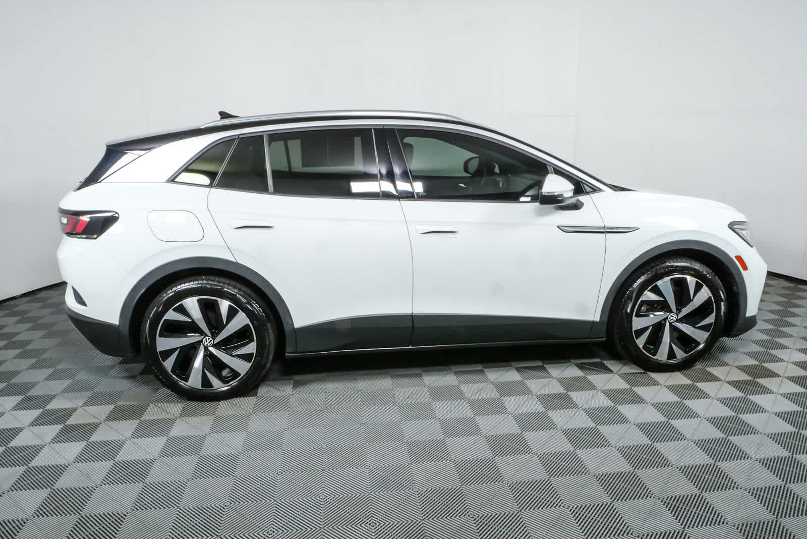 Used 2021 Volkswagen ID.4 Pro S w/ Gradient Package RWD image 3