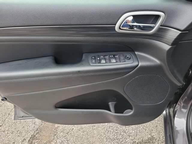 Used 2019 Jeep Grand Cherokee Altitude AWD/4WD image 18