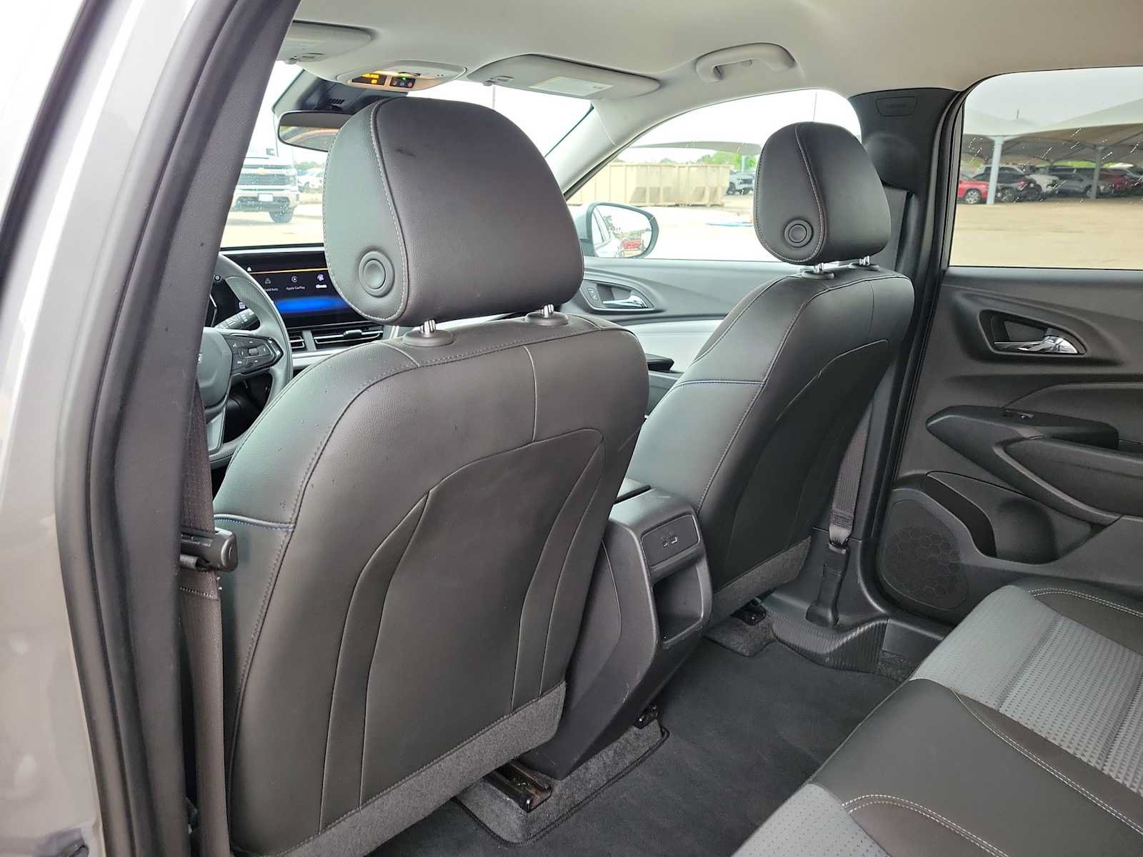 Used 2025 Chevrolet Trax LT FWD image 16