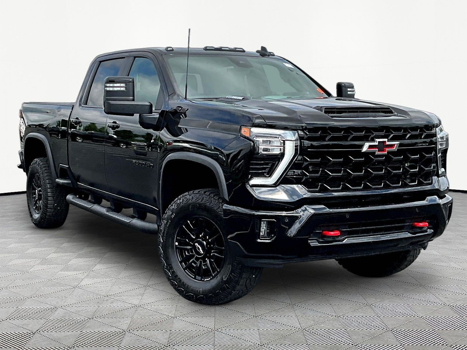 Used 2025 Chevrolet Silverado 2500 ZR2 w/ Technology Package AWD/4WD image 3