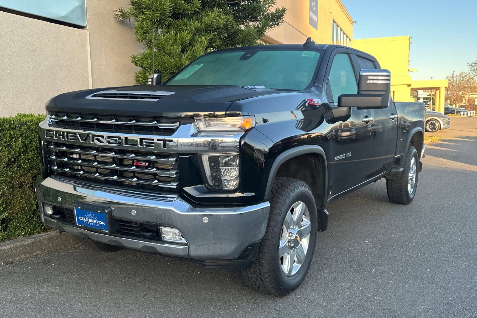 Used 2022 Chevrolet Silverado 2500 LTZ w/ LTZ Premium Package image 2