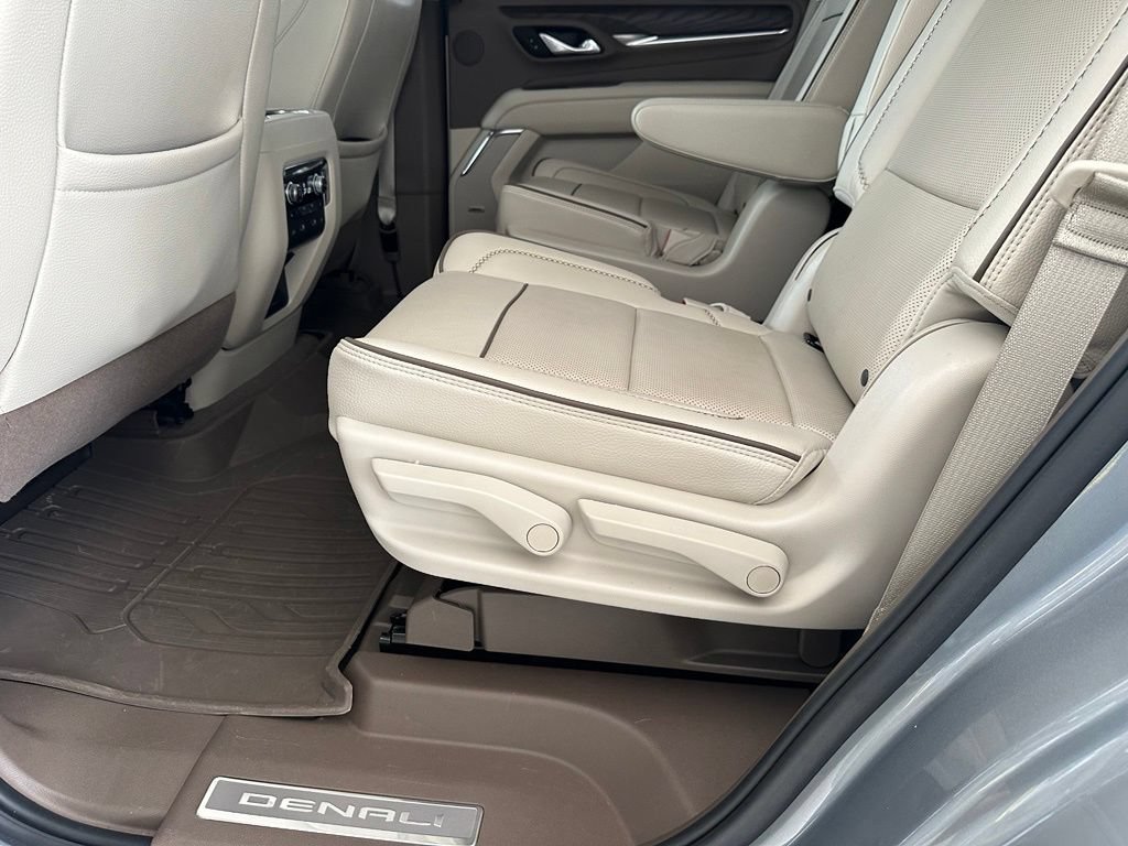 Used 2023 GMC Yukon Denali w/ Denali Reserve Package RWD image 32