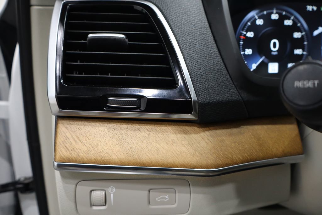 Used 2022 Volvo XC90 T6 Momentum w/ Advanced Package image 22