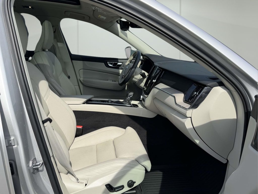 Used 2021 Volvo XC60 T5 Inscription w/ Protection Package Premier FWD image 11