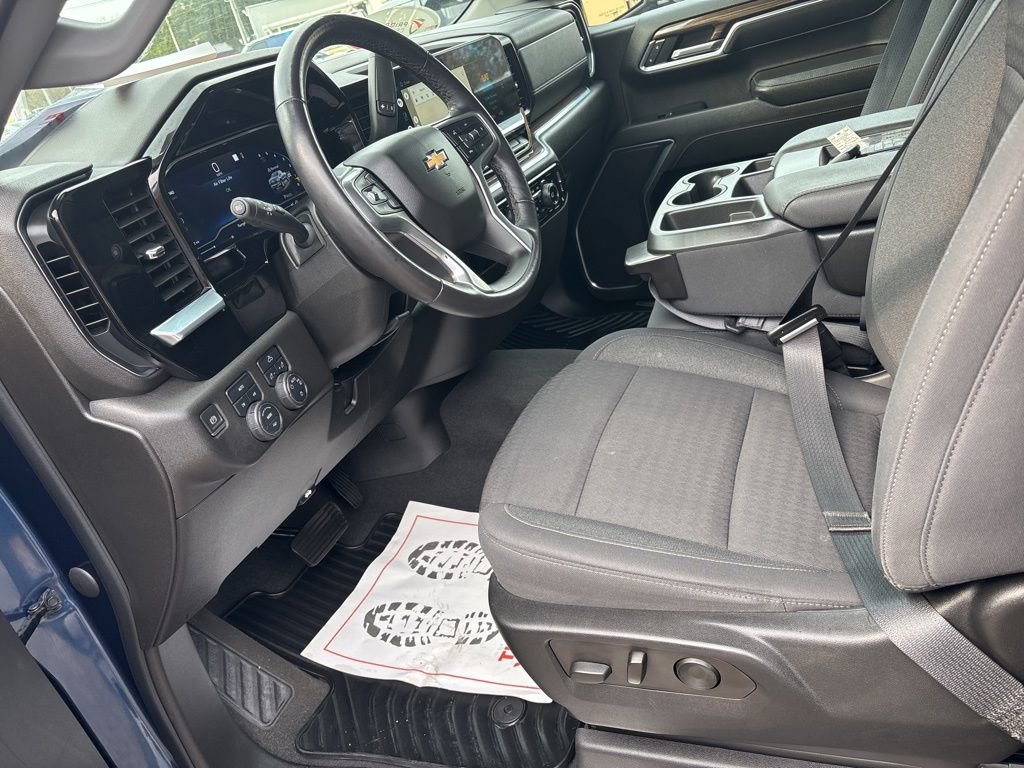 Used 2022 Chevrolet Silverado 1500 LT AWD/4WD image 5