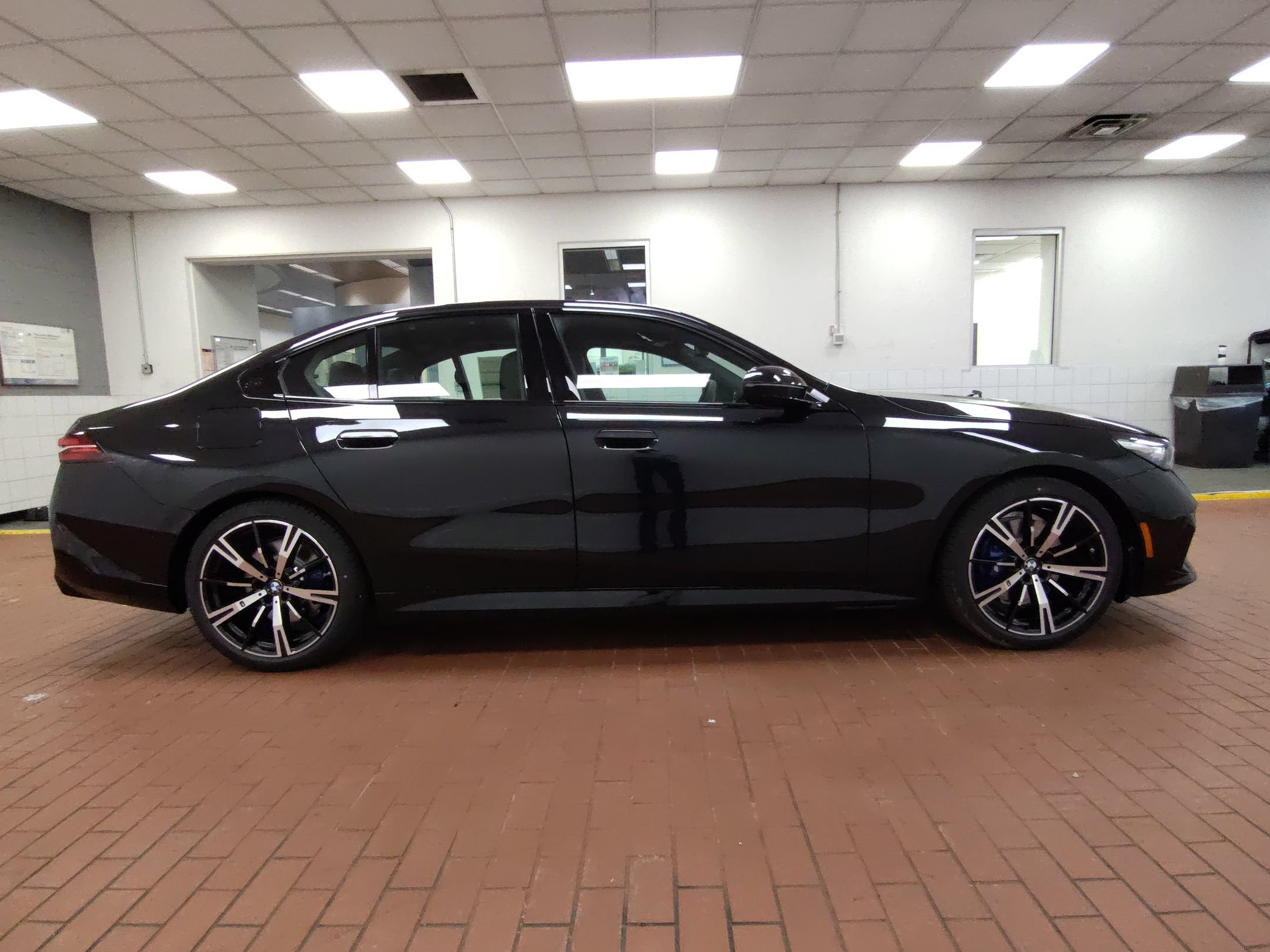 Used 2026 BMW 530i xDrive w/ Executive Package AWD/4WD image 7