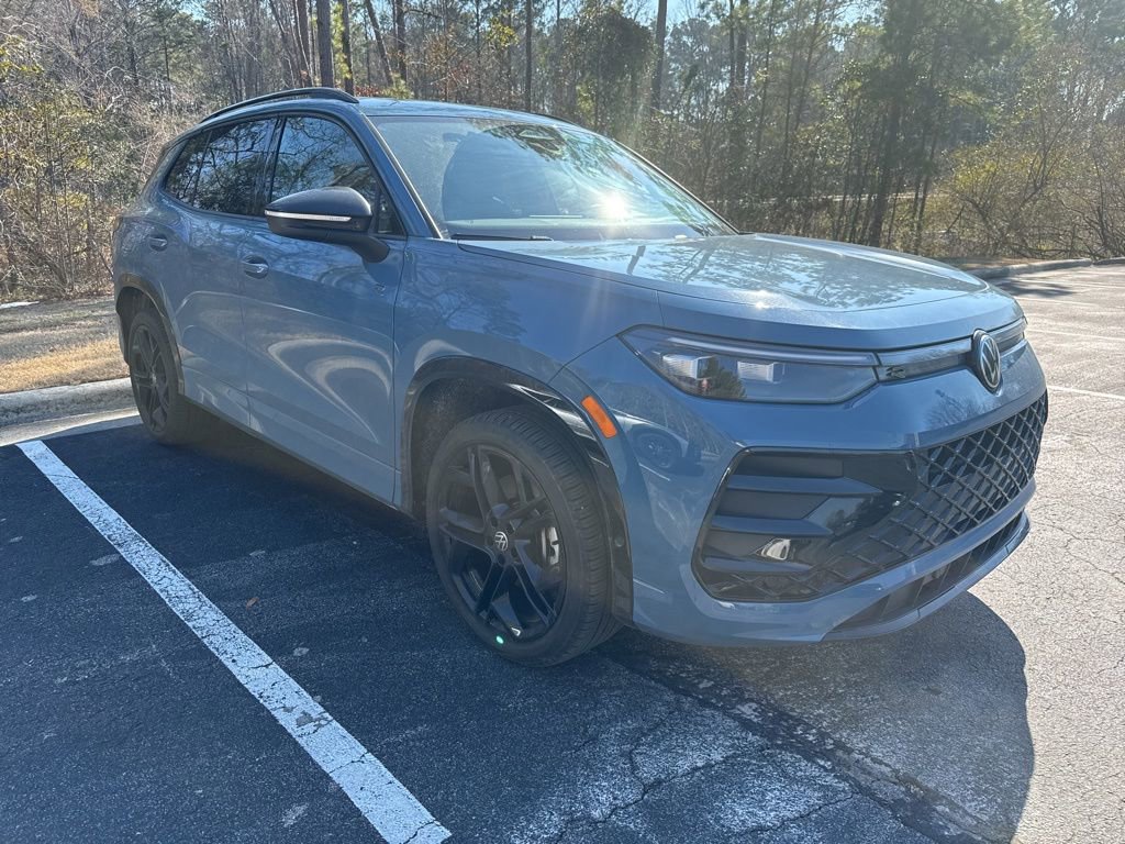 Used 2025 Volkswagen Tiguan SE R-Line image 6