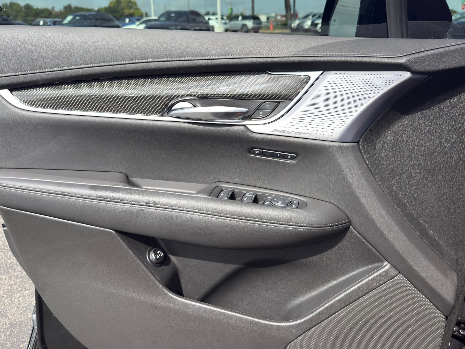 Used 2025 Cadillac XT6 Sport w/ Technology Package AWD/4WD image 29