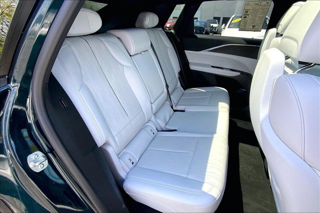 Used 2024 Cadillac Lyriq Luxury AWD/4WD image 27