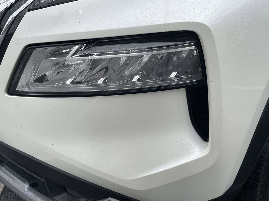 Used 2023 Nissan Rogue SL FWD image 7
