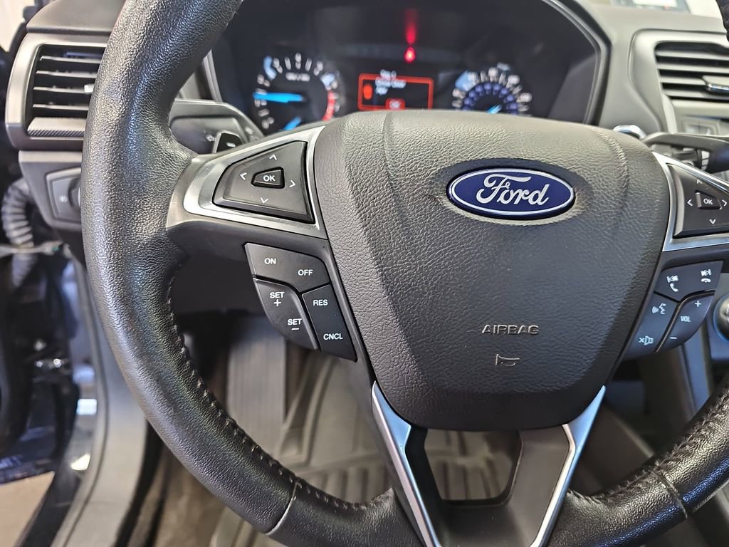 Used 2018 Ford Fusion SE w/ Equipment Group 201A image 16