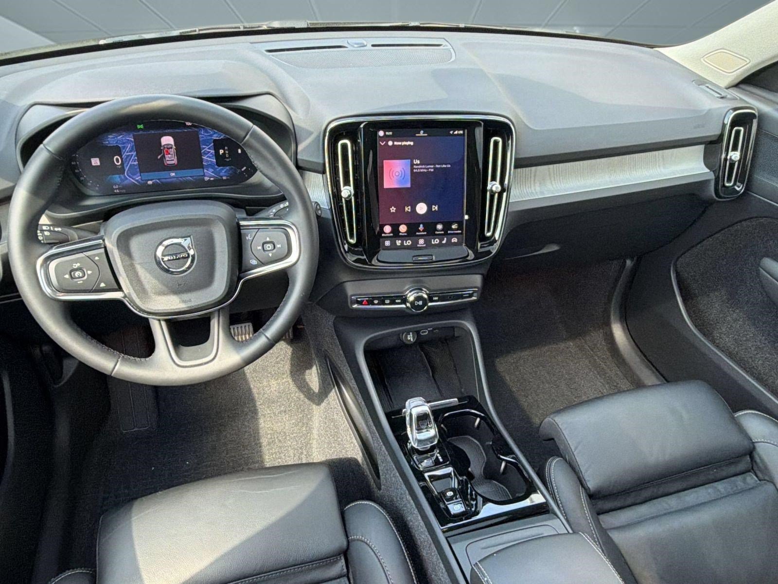 Certified 2023 Volvo XC40 B5 Plus w/ Protection Package Premier AWD/4WD image 28