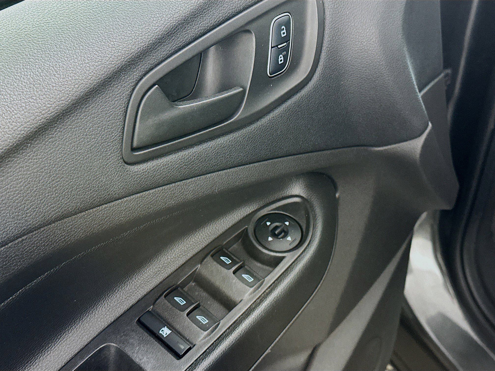 Used 2018 Ford Escape S image 15