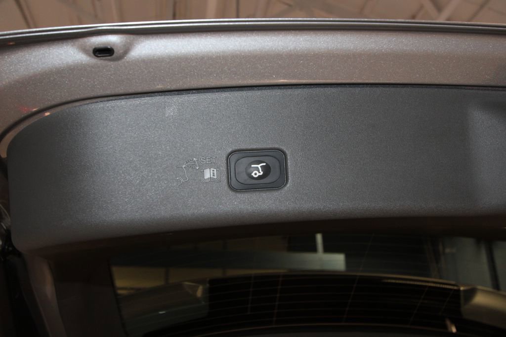 Used 2025 Lincoln Nautilus Premier image 39